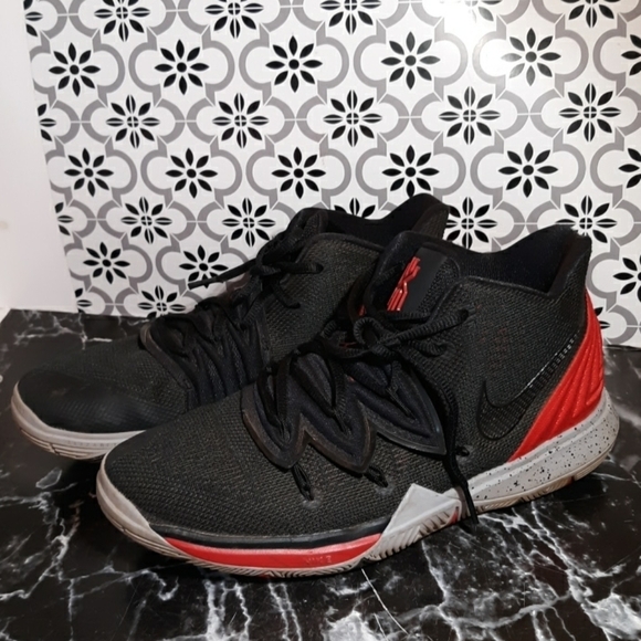 Nike Kyrie 5 Bred 7Y